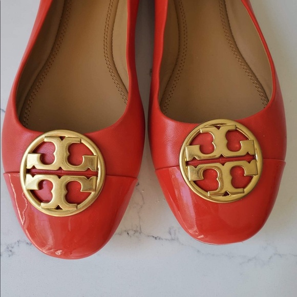 ❌SOLD❌ 🔥🔥 TORY BURCH🔥🔥. Flats shoes with Gold hardware monogram. SIZE 8. - Picture 3 of 7